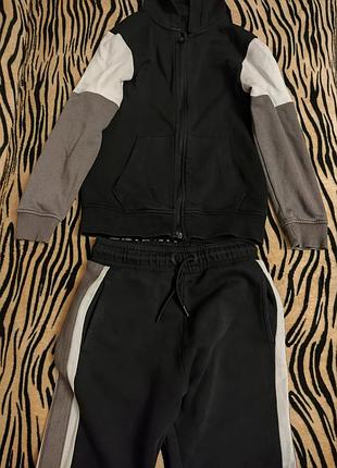 Костюм спортивный