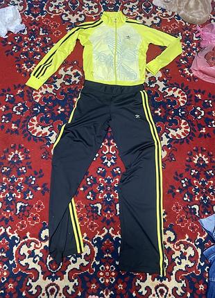 Спортивный костюм adidas