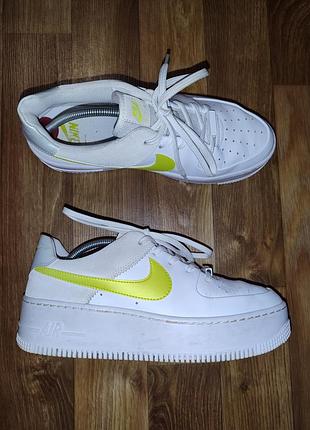 Кроссовки женские nike р.40