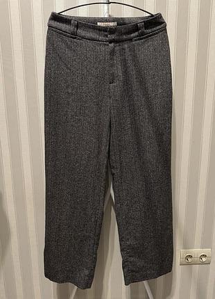 Жіночі шерстяні брюки прямого крою в сірому кольорі