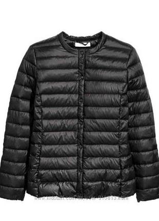 Легкий пуховик чёрного цвета  h&m размер 34, пух 80% , перо 20%.