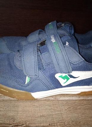 Детские кроссовки