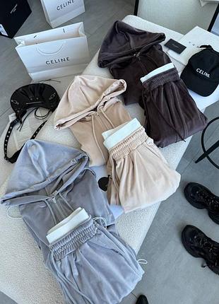 Спортивный бархатный костюм