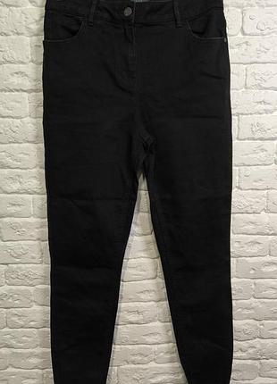 Фирменные стрейчевые джинсы