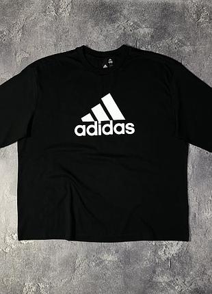 Футболка adidas, l-розмір оригінал новий стан