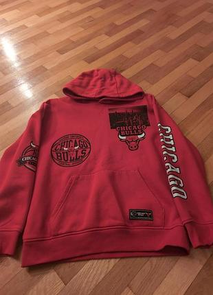 Продаю худі bulls