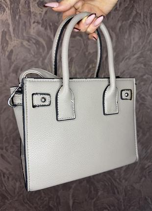 Сіра сумочка