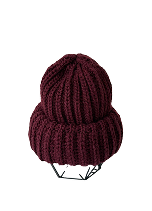 Шапка женская в цветах крупной вязки с двойным отворотом на осень зиму