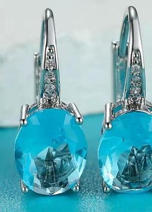 Небольшие надежные серьги голубые ( есть еще два цвета).