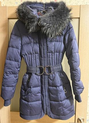 Жіночий пуховик з коміром з натурального хутра, розмір s