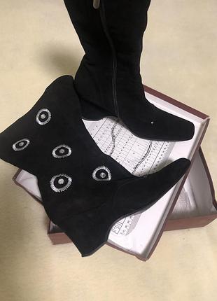 Сапоги демисезонные, натуральный замш, вышивка,  италия, состояние новых, не подошел размер.