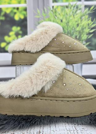 Тапочки-угги женские бежевые утепленные на объемной подошве со стразами 8127