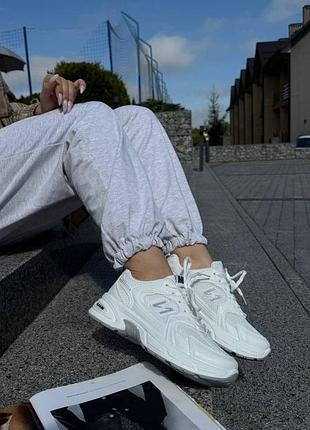 Кросівки жіночі