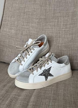 Кеди беж кеди з зіркою блискучі кеди світлі замшеві кеди з блискітками бежеві кеди кросівки шкіряні кеди беж світлі