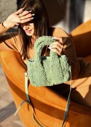 Оливковая сумка тедди с ремешком