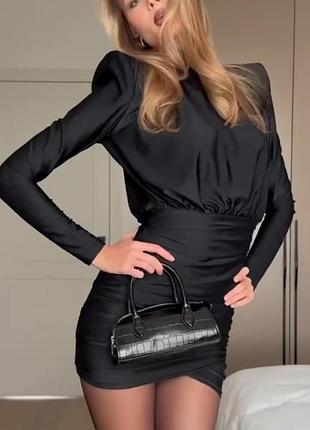 Сукня з плечиками