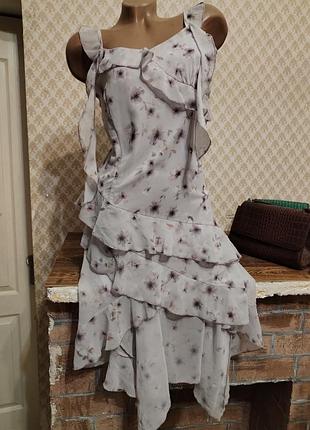 Платье в цветочный принт с воланами