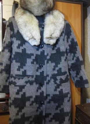 Зимове драпове пальто з коміром із хутра песця