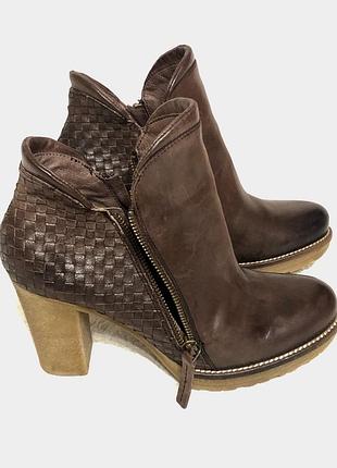Кожаные женские ботильоны