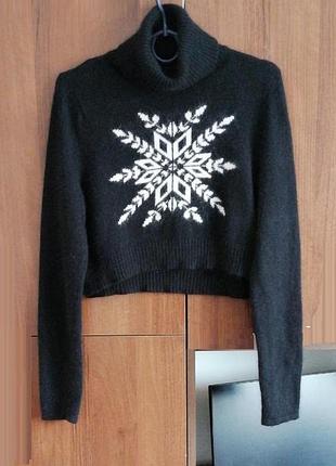 Укороченый мягенький свитер с горлом 30% ангора 10% шерсть illustrated people