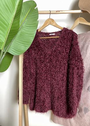 Красивий пухнастий светрик