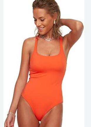 Невероятно яркий,
идеальный классический слитный спортивный купальник от английского бренда next.