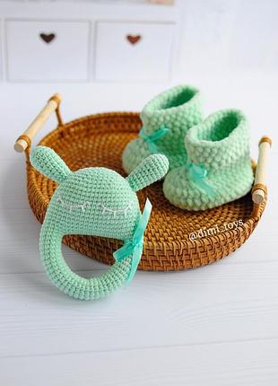 Набор для малыша зайчик (погремушка -грызунок и пинетки на 0-3 мес.)