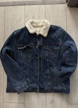 Куртка жіноча, бренду bershka , розмір s-m, стан ідеальний