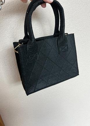 Чорна тканинна сумочка