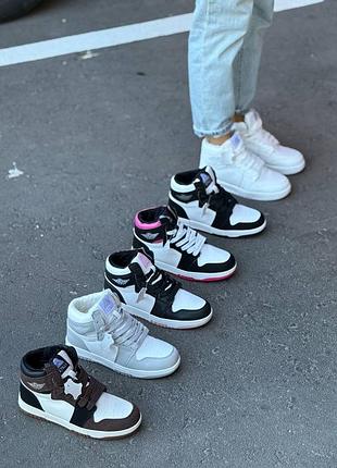 Зимние кроссовки женские