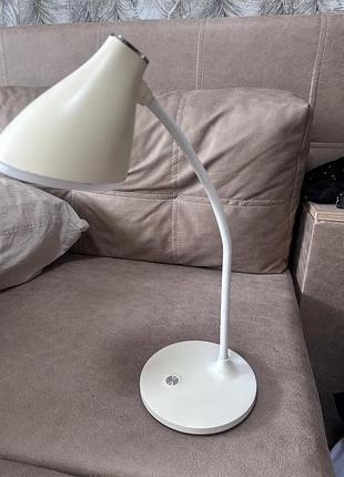 Настільна акумуляторна лампа
