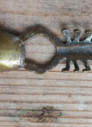 Старинная антикварная ложка в форме скорпиона