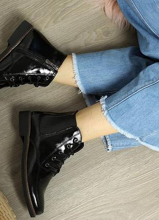 Ботинки лаковые женские кожаные демисезонные на низком ходу v7-71018-04l