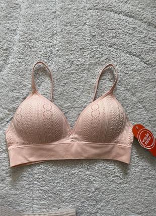 Дівчачий бюстгальтер