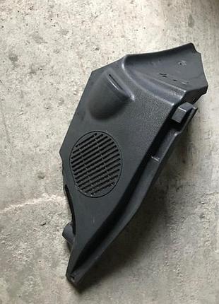 Бу обшивка багажника задняя левая renault laguna 1, 7700821392 хетчбэк