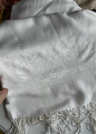 Довгий шарф жіночий кольору слонової кістки з візерунком білою ниткою