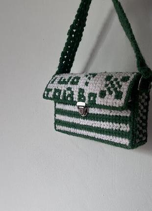 Вʼязана сумка «і шо?» вишивкою