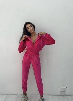 Б/у велюровий комбінезон довгий, рожевий, м’який та комфортний. розмір m (ог 88–92, от 68–72, об 96–100).  стан гарний, носився акуратно.