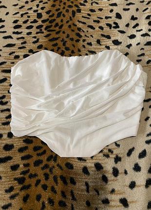 Білий стильний корсет для доповнення образу