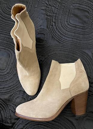Жіночі замшеві черевики бежевого кольору 39/39,5  розміру seboy’s італія