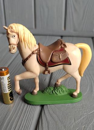Фигурка лошади максимуса из мультфильма disney «рапунцель: запутанная история».