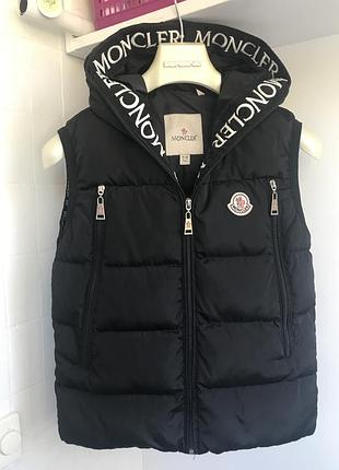 Moncler жилетка на пуху оригінал