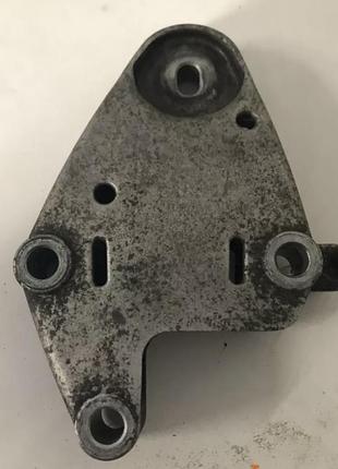 Бу кронштейн двигателя renault laguna 1, 7700817492
