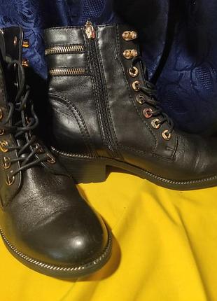 Женские кожаные ботинки