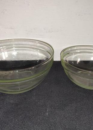 Две толстостенные термостойкие универсальные стеклянные тарелки одним лотом