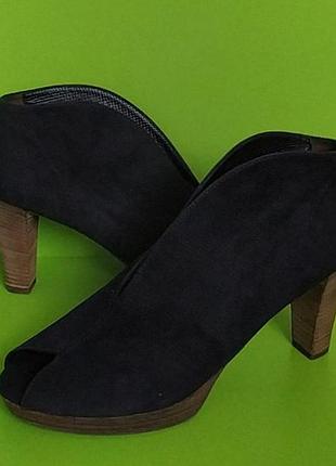 Замшевые чёрные ботильоны с открытым носиком paul green 6/39