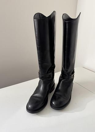 Жіноче взуття (демисезоне) б/у. взуття 38 розмір. можливий торг,. більш детальні фото і інформацію у приіат😊