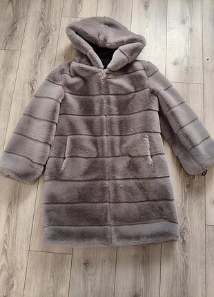 Шуба на замочку
из очень качественного эко меха
серого цвета