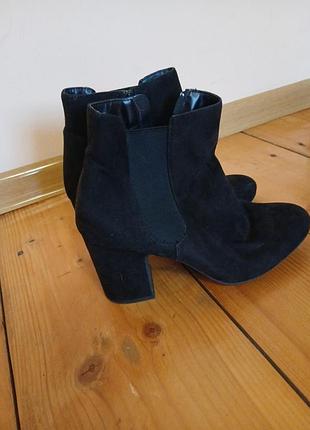 Черевички на каблуку