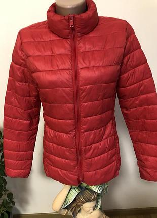 Чудова ультра легка курточка.